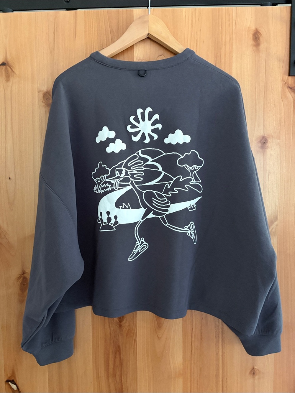 NEW Nike 24.7 ImpossiblySoft Oversized Top - Nike Run Roadrunner Graphic - Picture 2 of 12